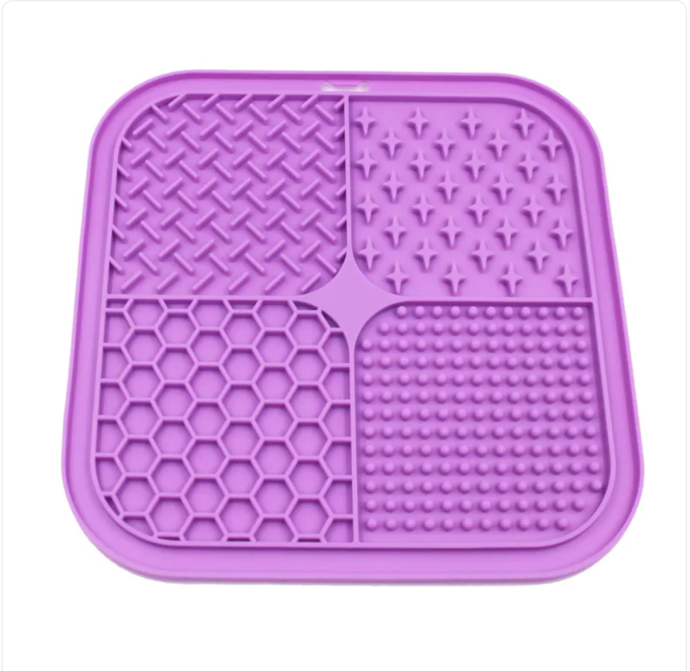 Silicone Lick Mat — Slow Feeding. Calm Behavior. Controlled Routine.