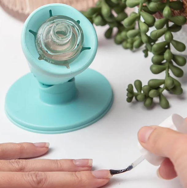 Silicone Nail Polish Holder — Stable Angle. Clean Application. No Spills.