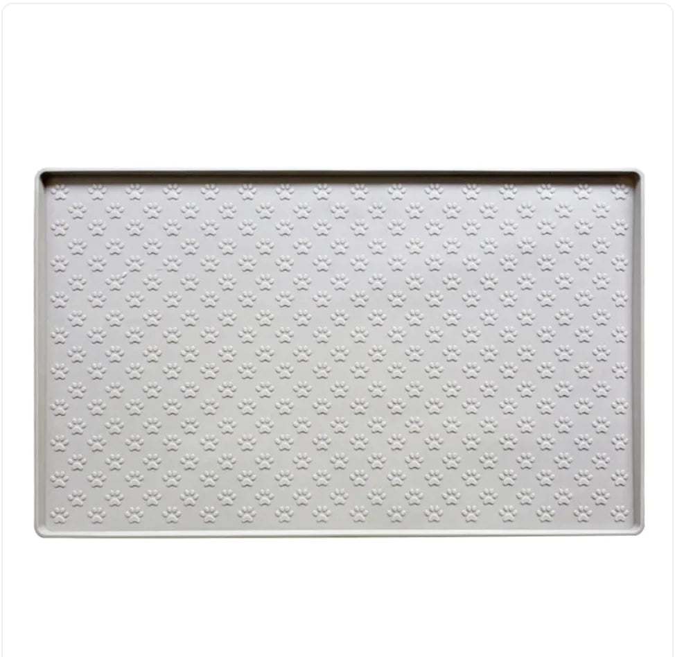 Silicone Feeding Mat — Contain Spills. Stabilize Bowls. Protect Floors.
