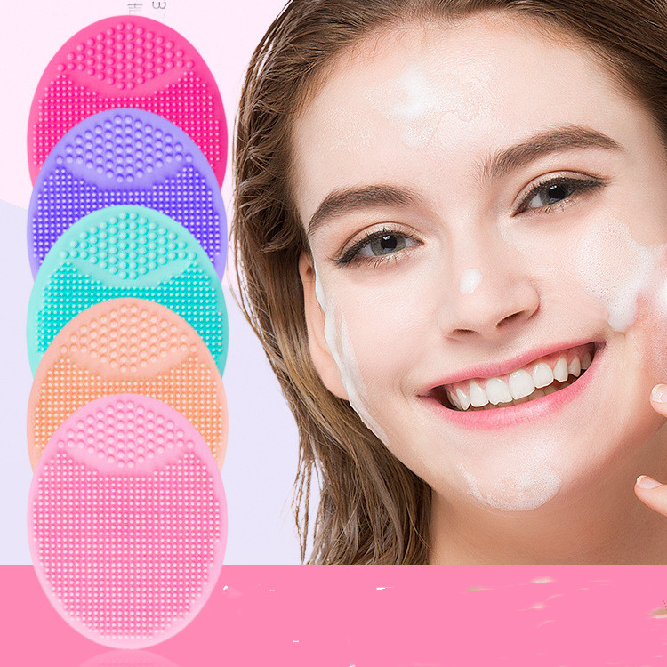 Silicone Facial Cleansing Brush — Gentle Clean. Controlled Contact. No Buildup.