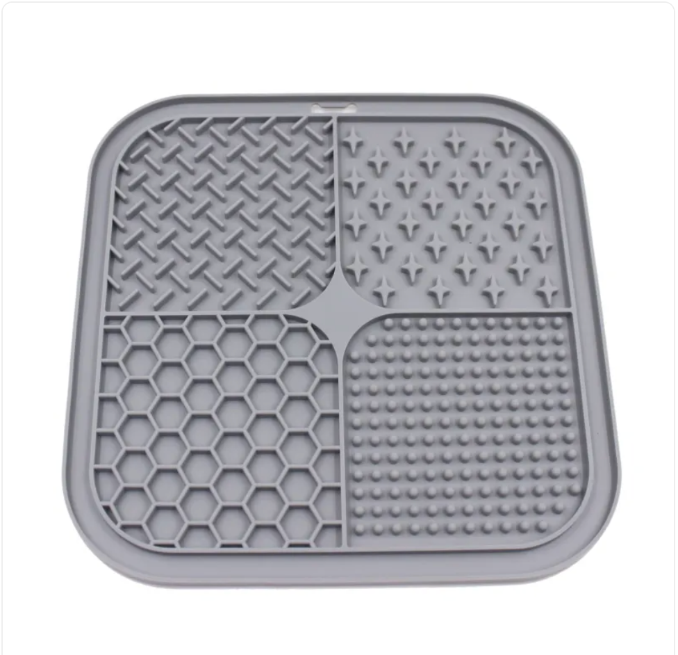 Silicone Lick Mat — Slow Feeding. Calm Behavior. Controlled Routine.