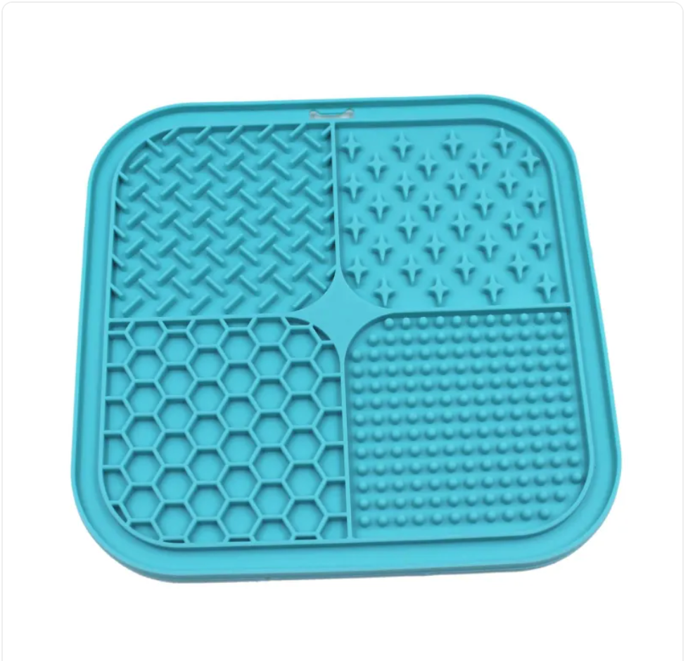 Silicone Lick Mat — Slow Feeding. Calm Behavior. Controlled Routine.