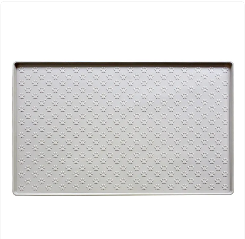 Silicone Feeding Mat — Contain Spills. Stabilize Bowls. Protect Floors.