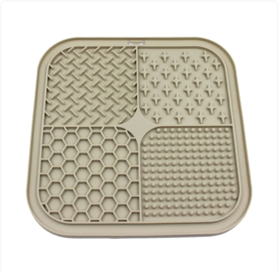 Silicone Lick Mat — Slow Feeding. Calm Behavior. Controlled Routine.