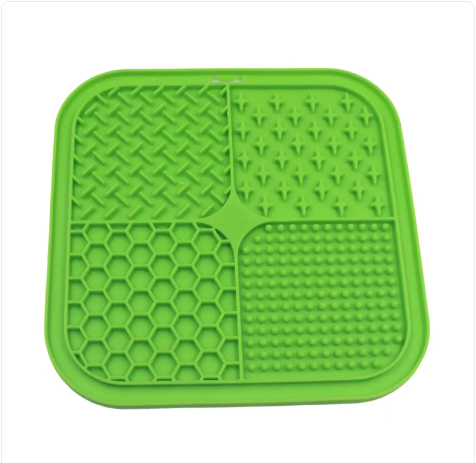 Silicone Lick Mat — Slow Feeding. Calm Behavior. Controlled Routine.